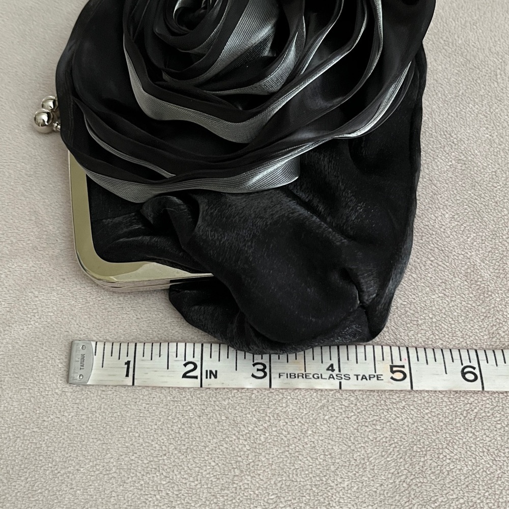 EUC Beautiful Evening Clutch With Chain Strap - Picture 10 of 11